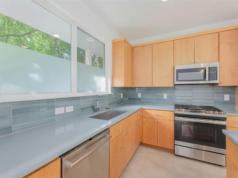 1114 Walton Ln #B — Photo 9