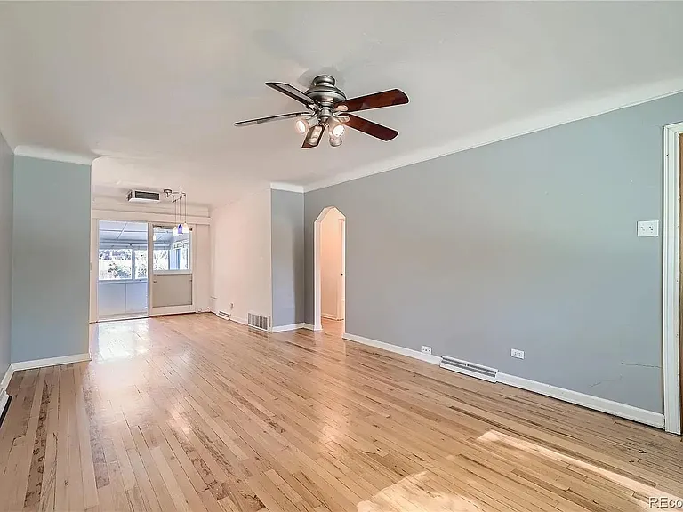 910 Forest St — Photo 4