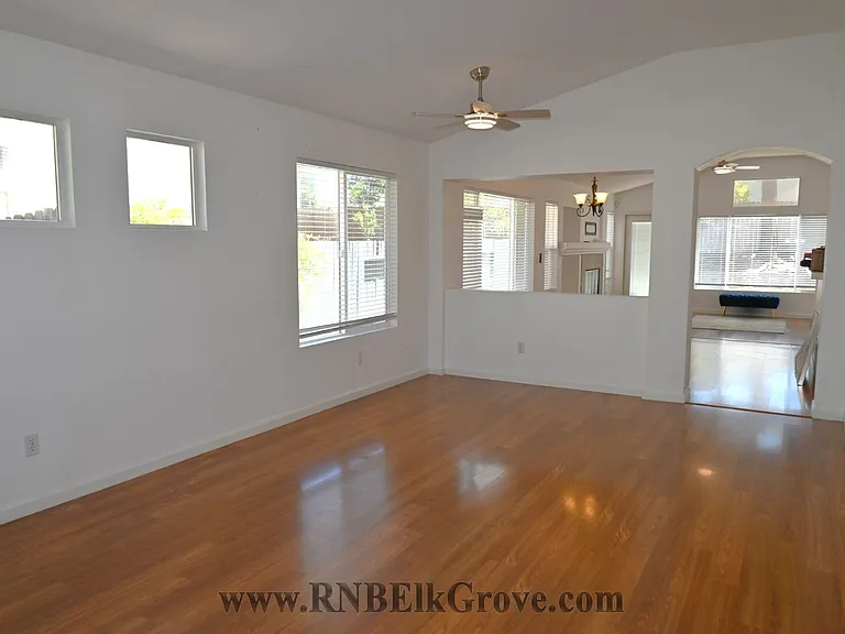 9142 Eastpointe Ct — Photo 4