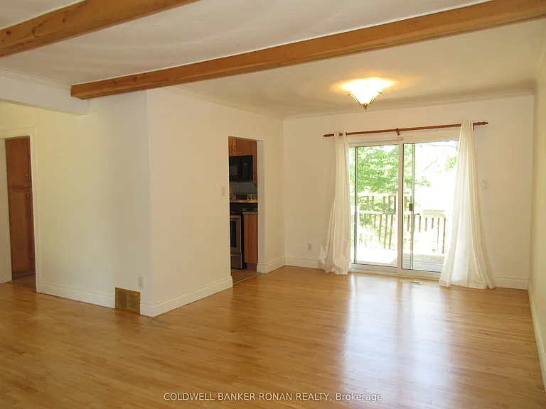 104 Boyne Cres #MAIN FLOOR — Photo 10
