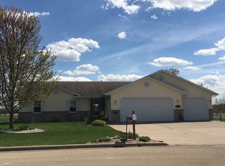 1420 Karen Ct, New London, WI 54961