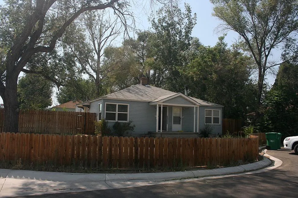 90 Barker Cir — Photo 1