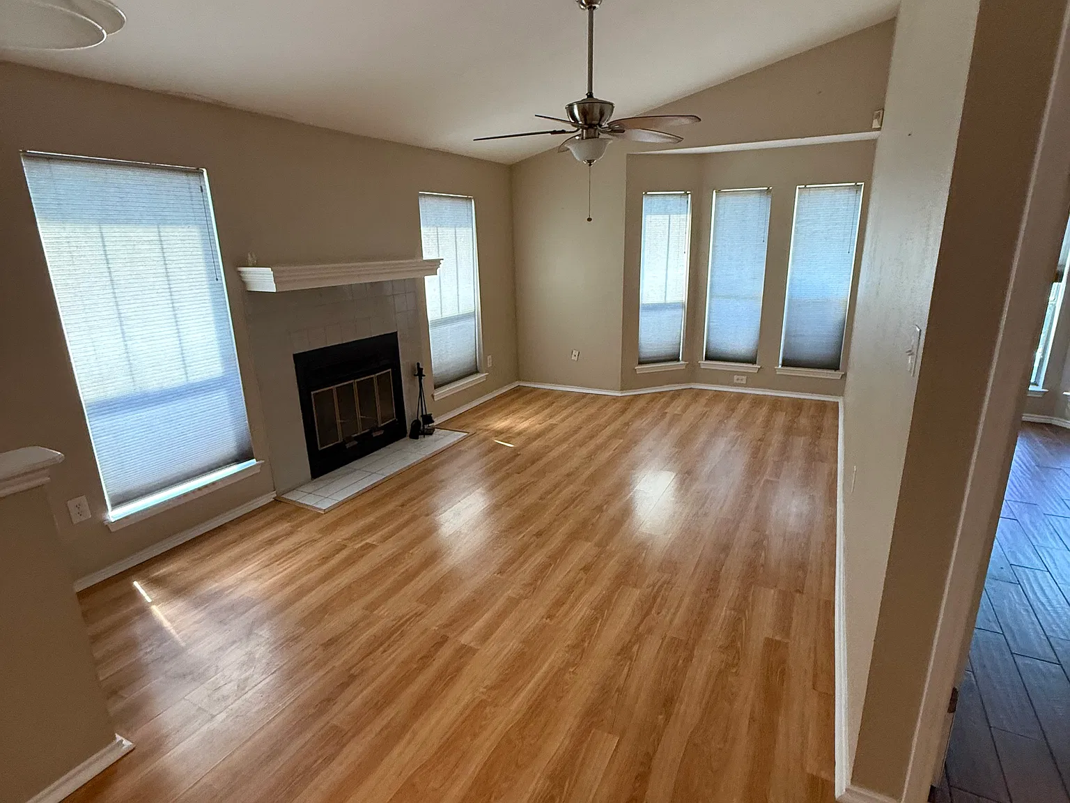 2 bed, 858 sqft, $1,750 — Photo 1