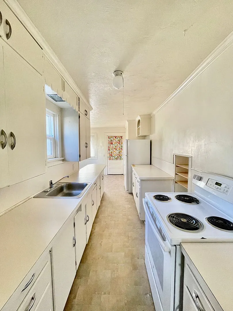 630 W. 10th Avenue — Photo 4
