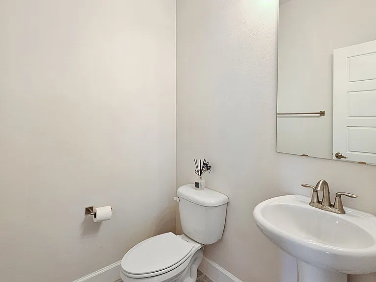 1109 Canfield Cir SE — Photo 8