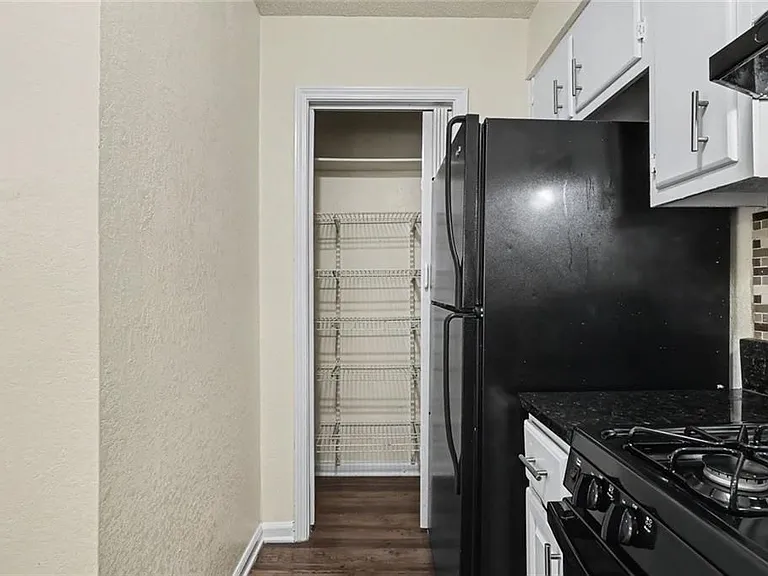 2623 Dorian Dr #D — Photo 10