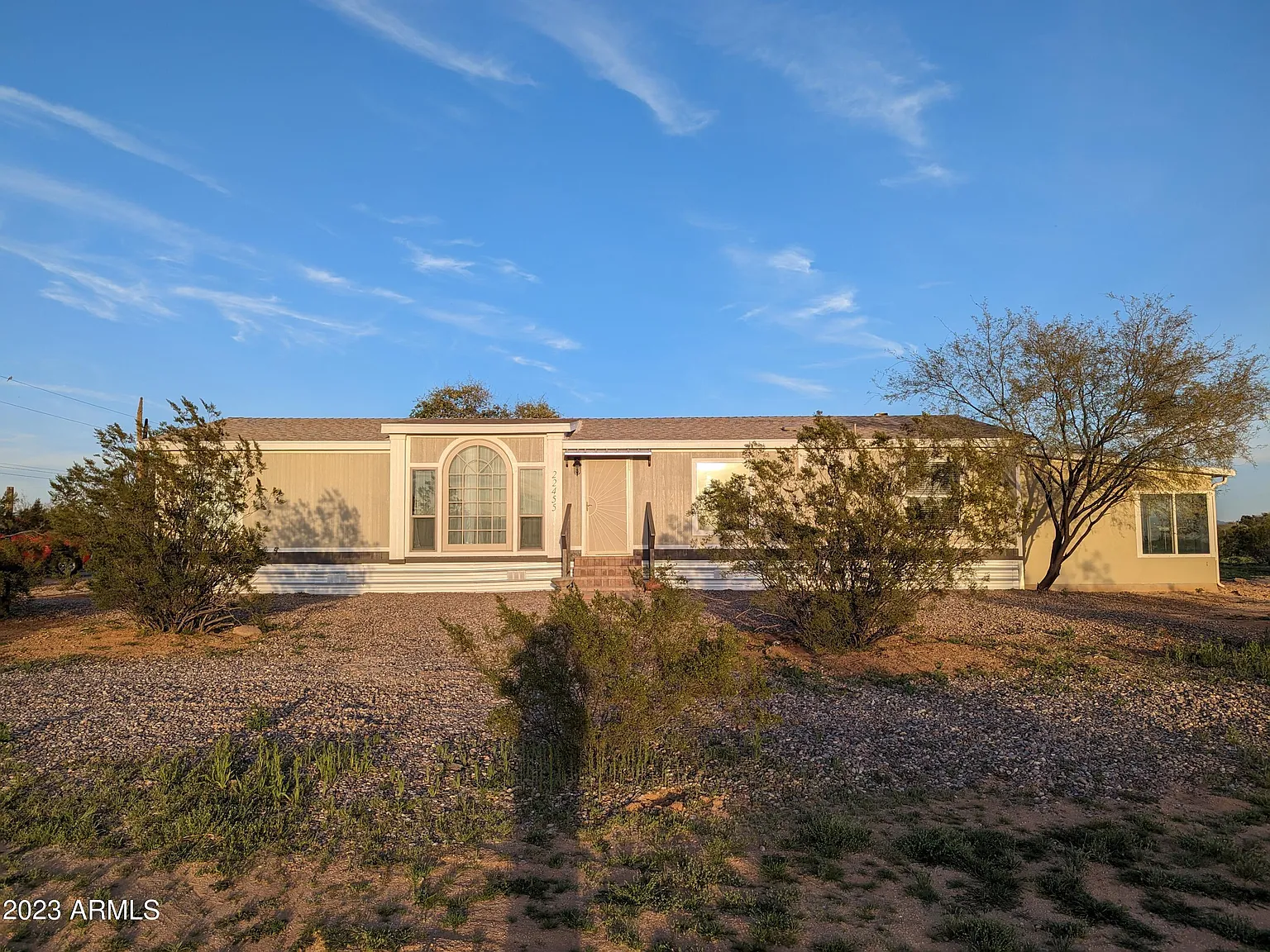 3 bed, 2.0 bath, 1905 sqft, $2,500 — Photo 1