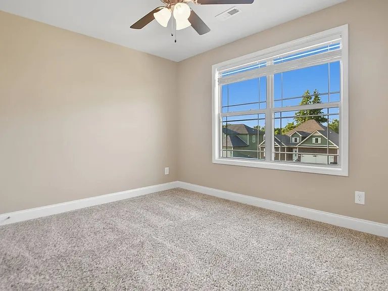 512 Sourwood Dr — Photo 16