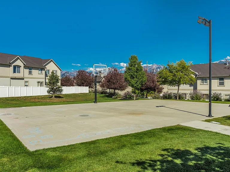 1643 W Wynview Ln — Photo 23