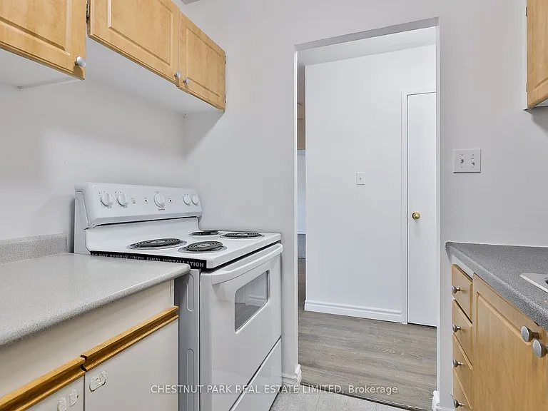 900 Glen St #215 — Photo 8