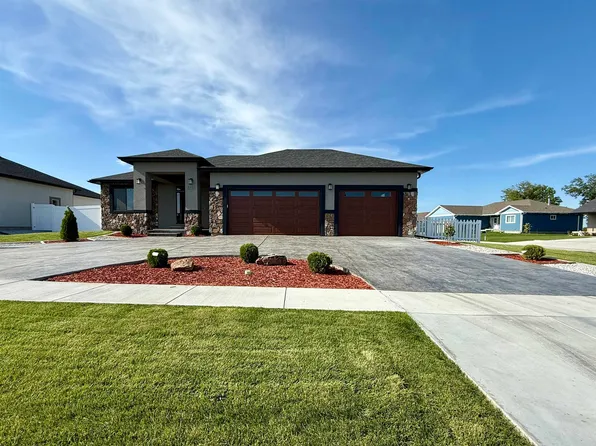3221 Frahm Ln, Hastings, NE 68901