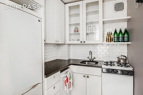 Sold by Compass | media 9