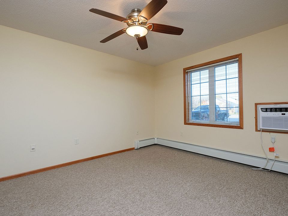 Fargo, ND Crossroads Apartments | Bedroom