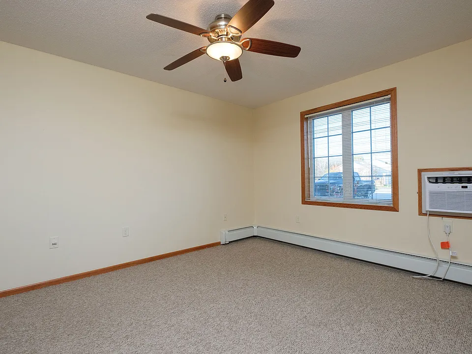Fargo, ND Crossroads Apartments | Bedroom
