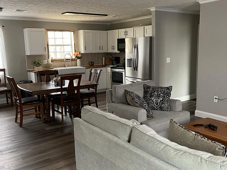 307 Evelyn Pl — Photo 2