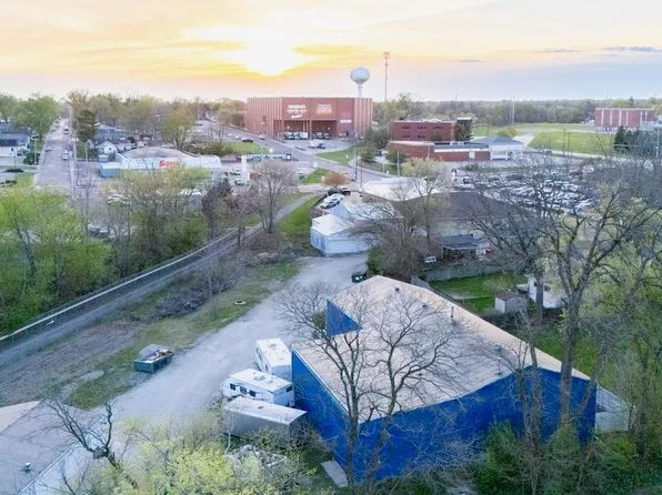 E Moneta Ave, Peoria Heights, IL 61616