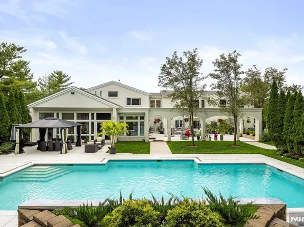 45 McGrath Dr, Cresskill, NJ 07626