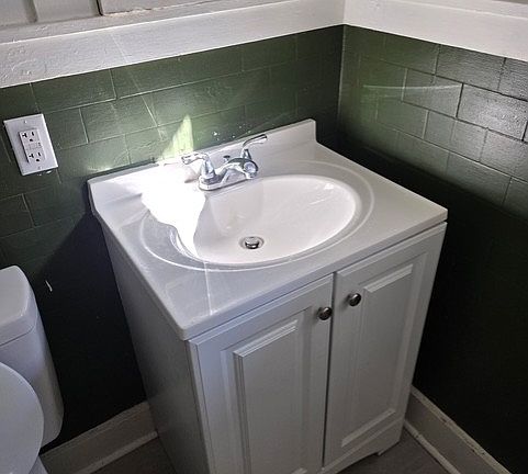 4th image of 819 W 23rd St #2