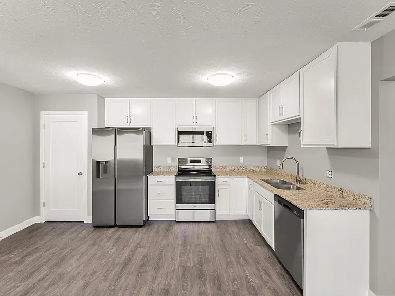 406 1st St #2C — Photo 3