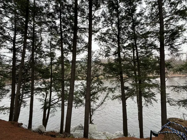 10 Oak Dr, Bethel, ME 04217