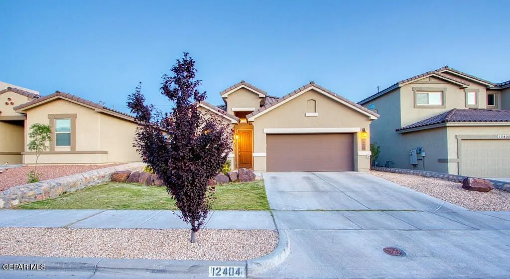 3 bed, 2.0 bath, 1596 sqft, $1,950 — Photo 3