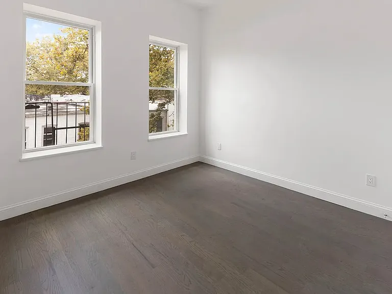 1738 E 4th St #1G — Photo 5