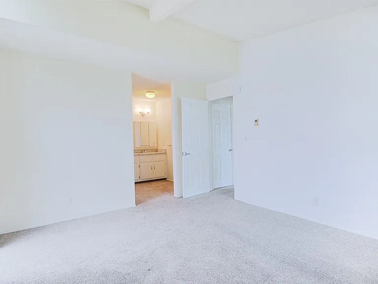 5542 Fernhill Cir — Photo 32