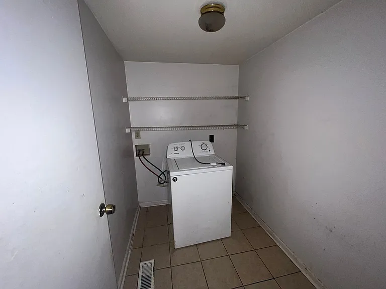 405 26th St E — Photo 7