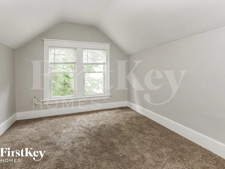 814 Bowditch Ave — Photo 8