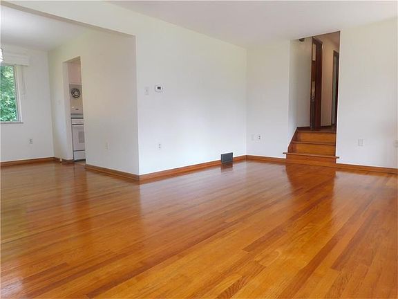 5th image of 105 Home St