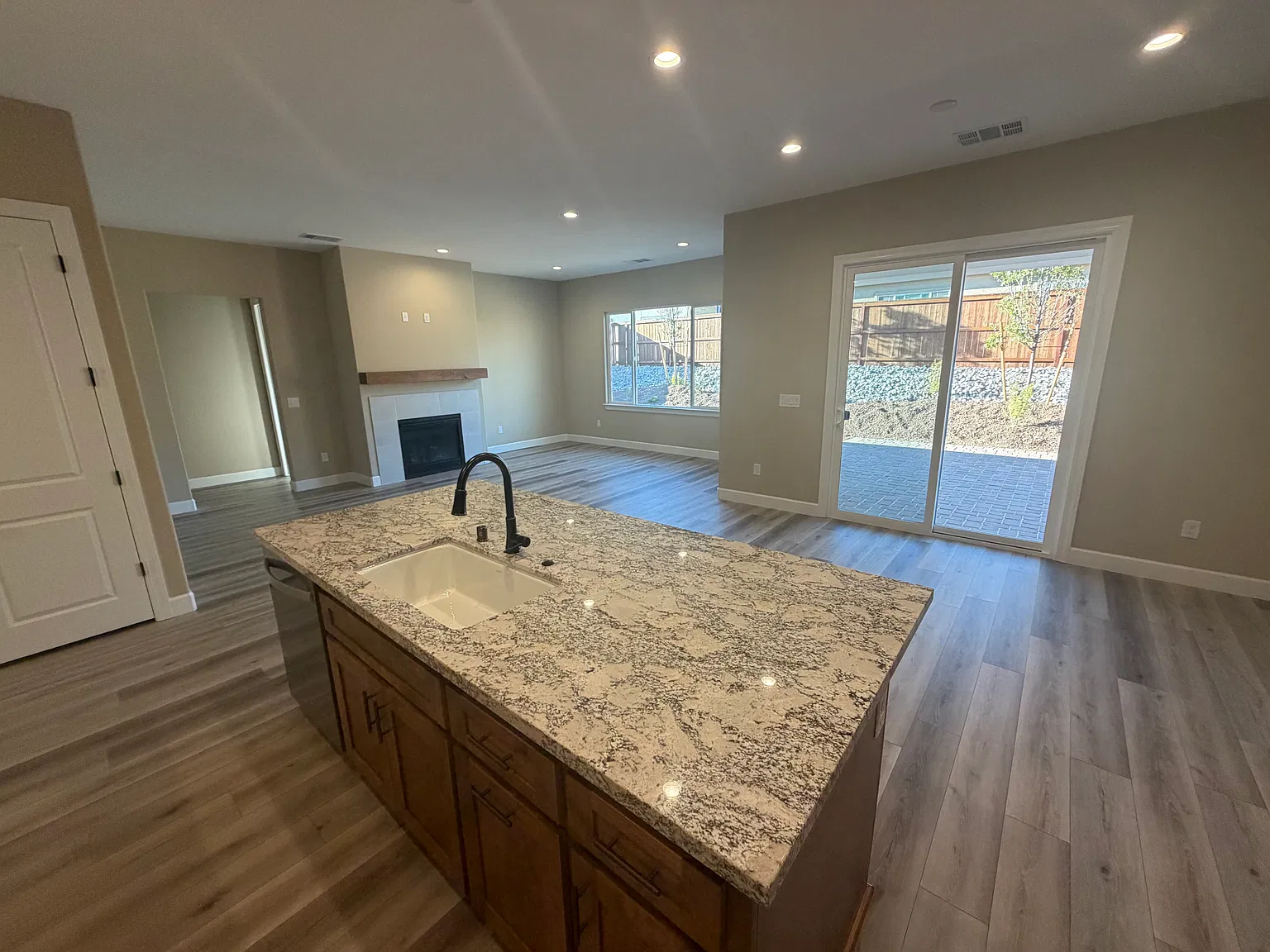3 bed, 1865 sqft, $3,400 — Photo 2