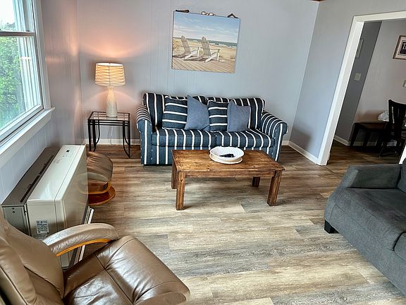 5th image of 546 Ocean Ave #B