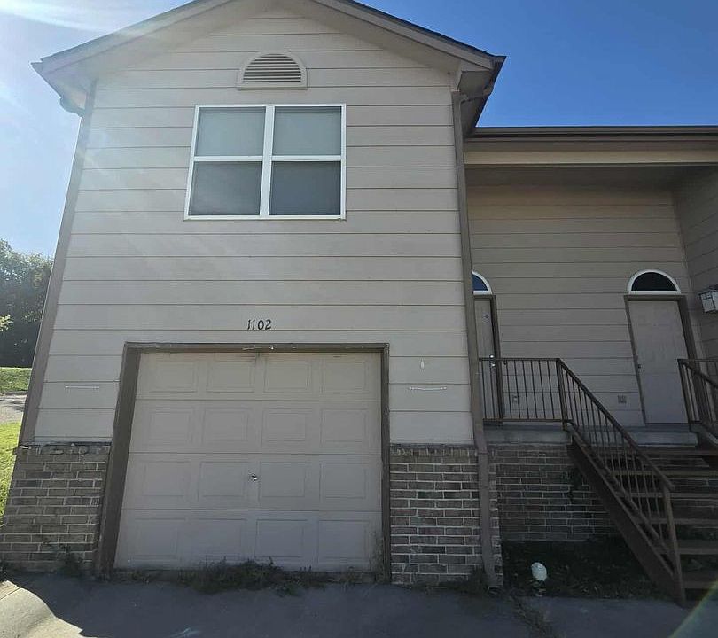 1st image of 1102 Country Club Ln