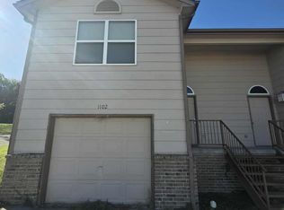 1102 Country Club Ln, Junction City, KS 66441
