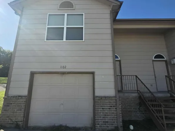 1102 Country Club Ln, Junction City, KS 66441