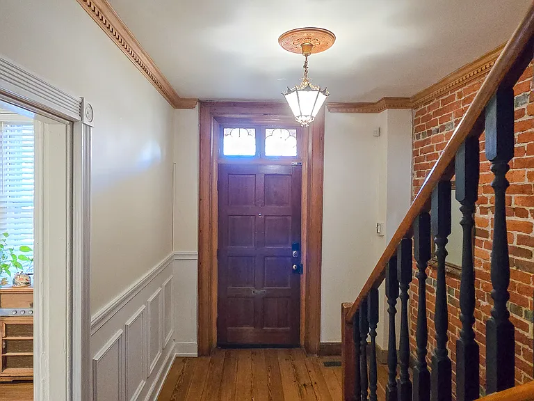 209 W Clay St — Photo 5