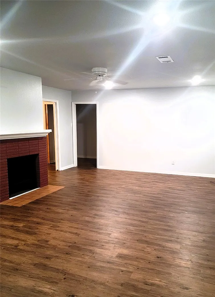 4 bed, 2138 sqft, $3,100 — Photo 4