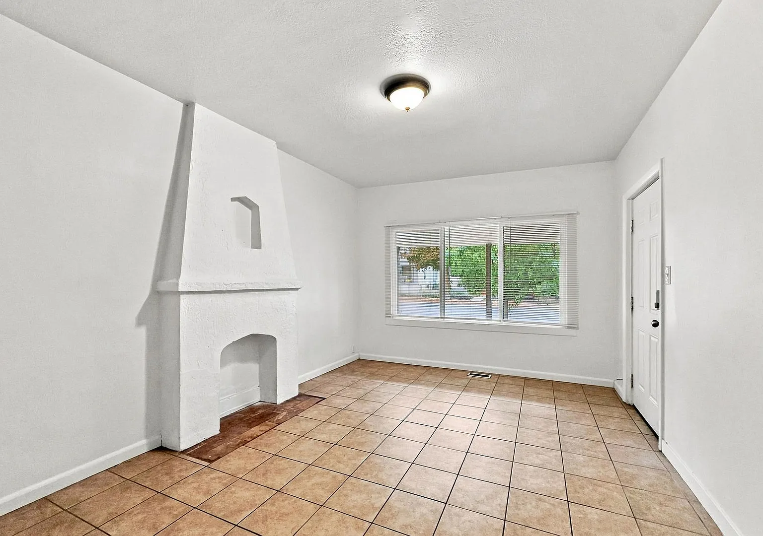 926 E. Binford St — Photo 4
