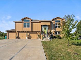 21743 Johnson Ct, Spring Hill, KS 66083