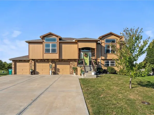 21743 Johnson Ct, Spring Hill, KS 66083