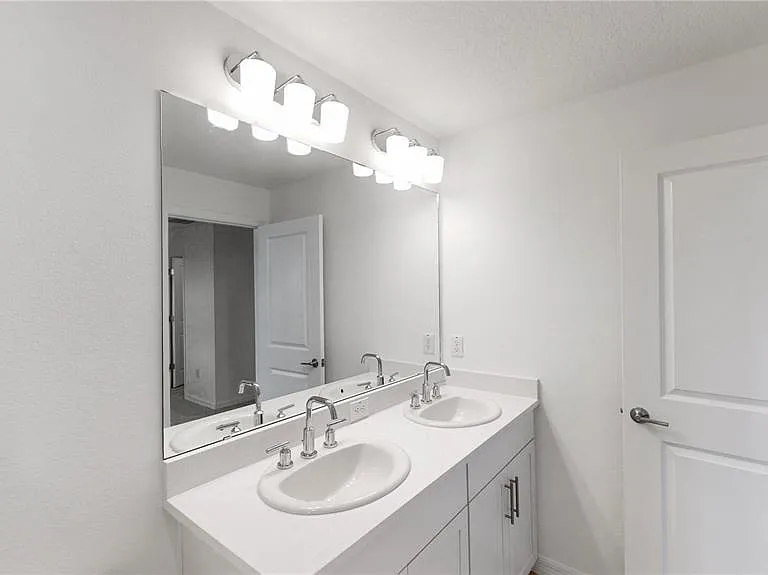 2415 Paravane Way — Photo 10