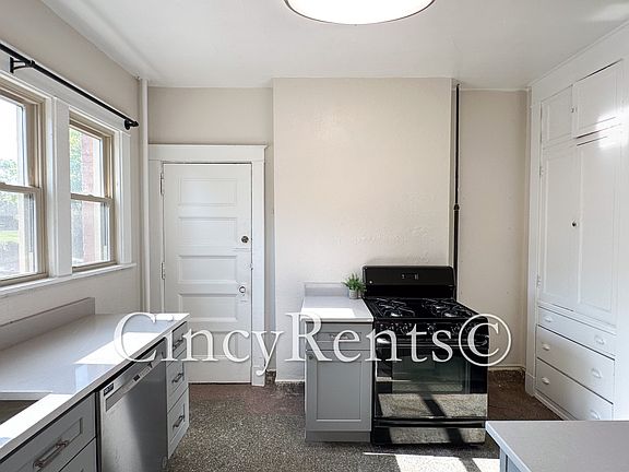 4th image of 3138 Bishop St APT 3