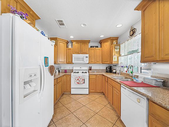 3rd image of 1527 N Marina Dr