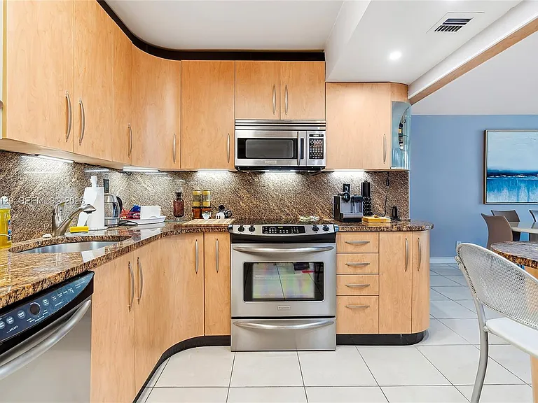 1400 S Ocean Dr #802 — Photo 3