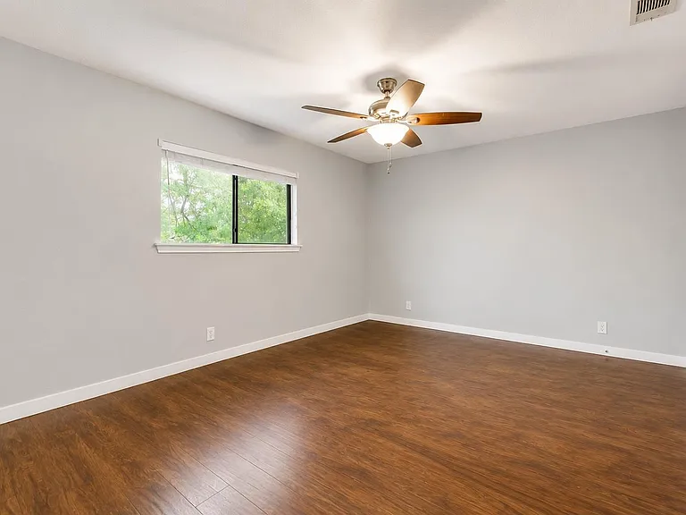 305 Starbright Dr — Photo 14