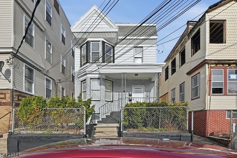 1st image of 301 Ellis Ave