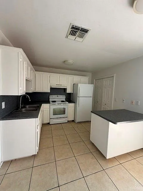 2 bed, 2.5 bath, 22270 sqft, $875 — Photo 3