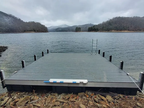 1558 Lake Shore Dr, Topton, NC 28781