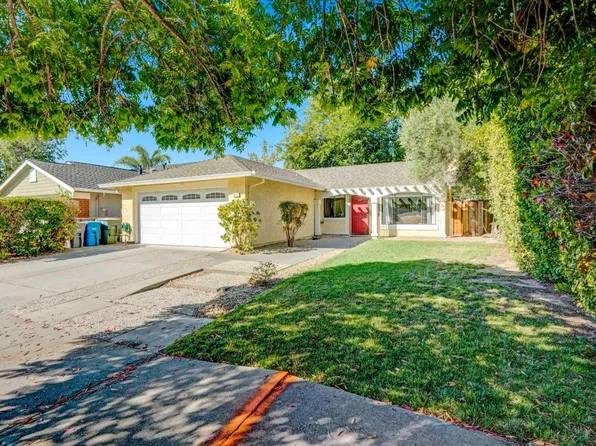 9227 Solana Dr, Gilroy, CA 95020