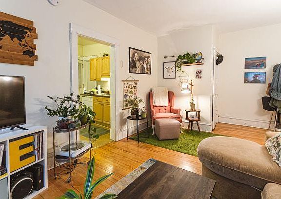 3rd image of 606 7th St SE #8B